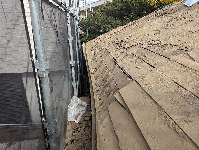 瓦撤去後の屋根下地